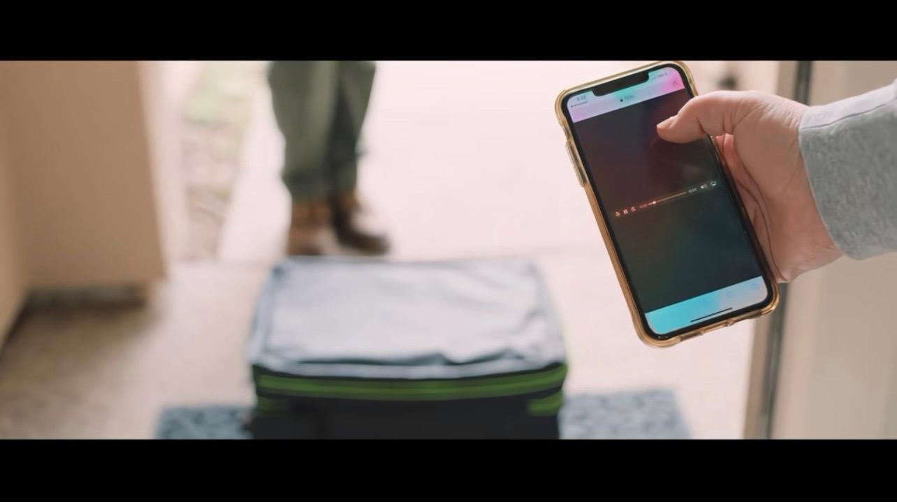 Customer app showing locked bag at doorstep